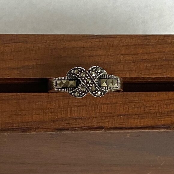 Sterling Silver 925 Marcasite X Criss Cross Knot Band Ring Sz 7.5 - Picture 5 of 16